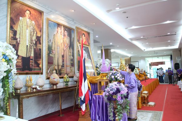 3 มิถุนายน 2566 | พิธีทำบุญตักบาตรและพิธีถวายราชสดุดีเฉลิมพระเกียรติ เนื่องในโอกาสวันคล้ายวันเฉลิมพระชนมพรรษา สมเด็จพระนางเจ้าสุทิดา พัชรสุธาพิมลลักษณ พระบรมราชินี