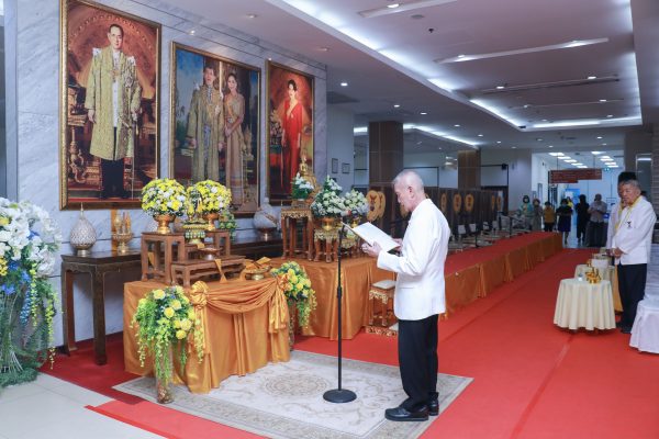 5 ธันวาคม 2567 |  คลินิกศูนย์แพทย์พัฒนา จัดพิธีทำบุญตักบาตร เนื่องในวันคล้ายวันพระบรมราชสมภพ พระบาทสมเด็จพระบรมชนกาธิเบศร มหาภูมิพลอดุลยเดชมหาราช บรมนาถบพิตร วันพ่อแห่งชาติ และวันชาติ โดยจัดให้มีพิธีทำบุญตักบาตรพระสงฆ์ จำนวน 10 รูป จากวัดพระราม 9 กาญจนาภิเษก สวดพระพุทธมนต์ และพิธีถวายราชสดุดี น้อมรำลึกในพระมหากรุณาธิคุณ พระบาทสมเด็จพระบรมชนกาธิเบศร มหาภูมิพลอดุลยเดชมหาราช บรมนาถบพิตร ณ อาคารราชเวชชาคาร